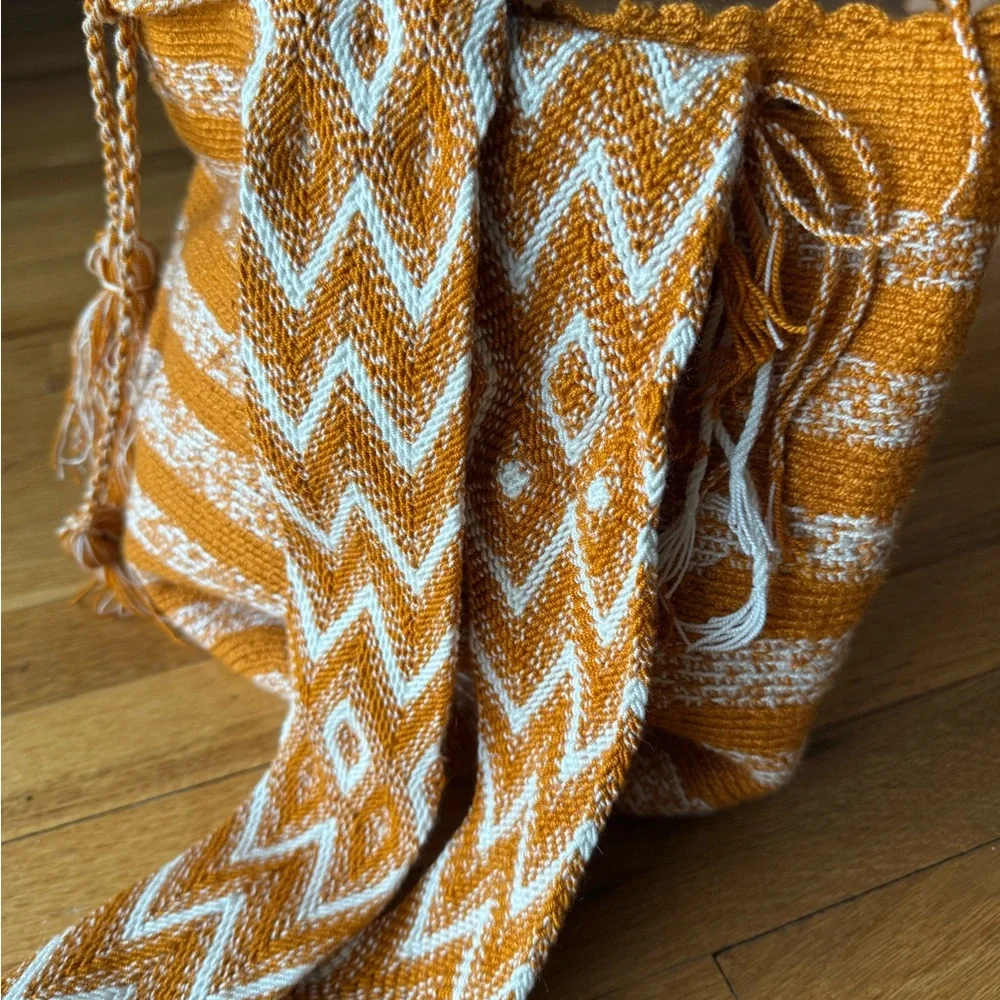 Authentic Colombian Wayuu Mochila Bucket Bag Mustard Cream Handmade - Picture 4 of 4